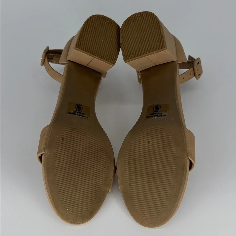 Y Not Size 9 Nude One-Strap Buckle Block Heel Sandals with Rounded Toe